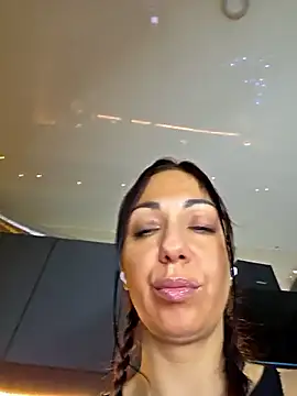 LeticiaWoods online show from December 5, 2025, 8:45 am