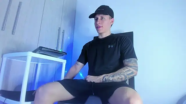 Snapshot of enzo_bvlgari chatting on March 1, 2025, 4:04 am enzo bvlgari online show from March 1, 2025, 4:04 am