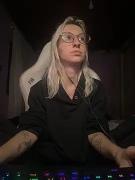 bunnydark00 online show from September 28, 2025, 12:05 am