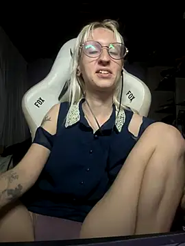 bunnydark00 online show from November 22, 2025, 3:16 am