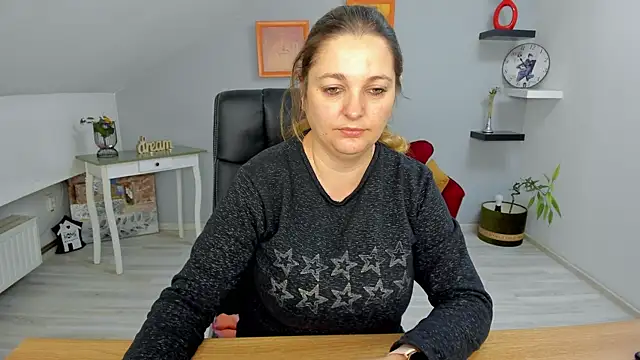Snapshot of LollaGirl chatting on January 13, 2025, 4:18 am LollaGirl online show from January 13, 2025, 4:18 am