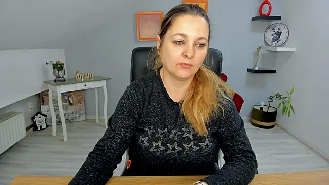 Snapshot of LollaGirl chatting on January 15, 2025, 4:15 am LollaGirl online show from January 15, 2025, 4:15 am