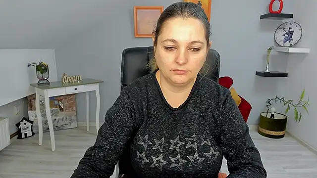 Snapshot of LollaGirl chatting on January 17, 2025, 4:17 am LollaGirl online show from January 17, 2025, 4:17 am