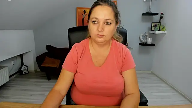Snapshot of LollaGirl chatting on September 10, 2025, 3:39 am LollaGirl online show from September 10, 2025, 3:39 am