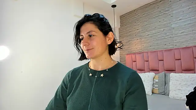 SarahDeyvis online show from February 11, 2025, 1:09 pm