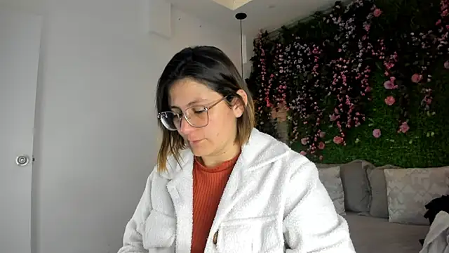 SarahDeyvis online show from January 8, 2026, 1:57 pm