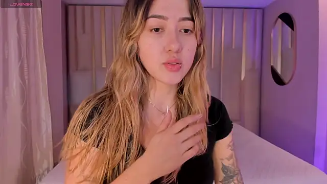 EveBensonX online show from April 17, 2026, 7:50 pm