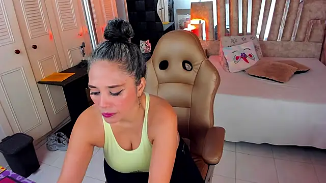 cute sassy online show from April 10, 2026, 2:11 pm