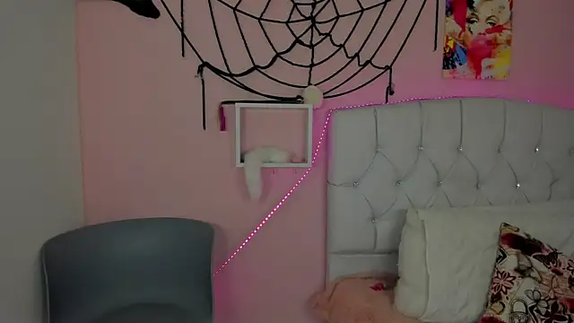 Snapshot of 18candys chatting on October 24, 2025, 10:39 pm 18candys online show from October 24, 2025, 10:39 pm