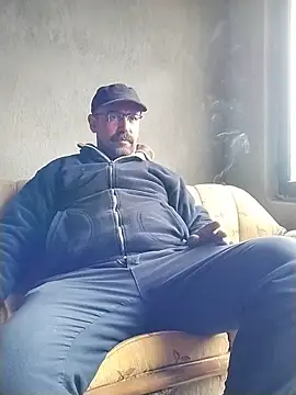 masculine bear daddy online show from December 4, 2025, 8:45 am