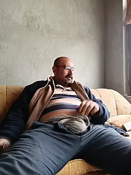 masculine bear daddy online show from December 5, 2025, 9:40 am