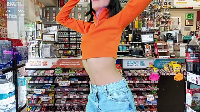 Snapshot of NanaRott chatting on February 9, 2025, 1:00 am NanaRott online show from February 9, 2025, 1:00 am