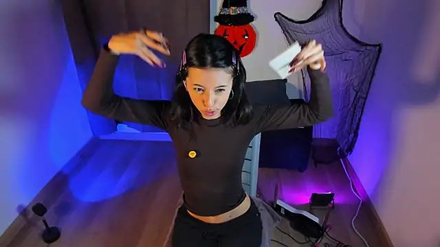 Snapshot of NanaRott chatting on October 25, 2025, 11:21 pm NanaRott online show from October 25, 2025, 11:21 pm