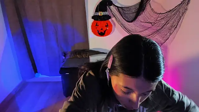 Snapshot of NanaRott chatting on October 27, 2025, 10:47 pm NanaRott online show from October 27, 2025, 10:47 pm