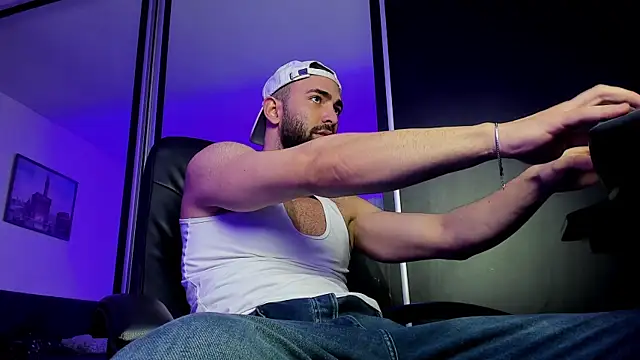 MichaelMasterss online show from February 28, 2025, 2:20 pm