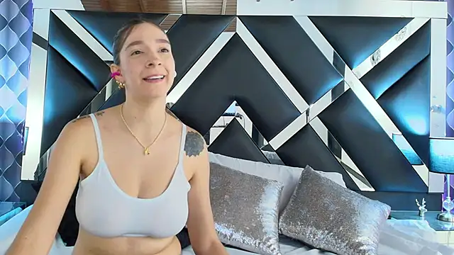 victoriaa lee  online show from January 29, 2025, 7:00 pm