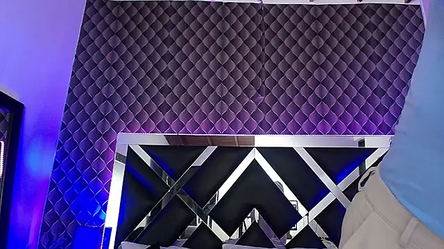 victoriaa lee  online show from October 25, 2025, 7:19 pm