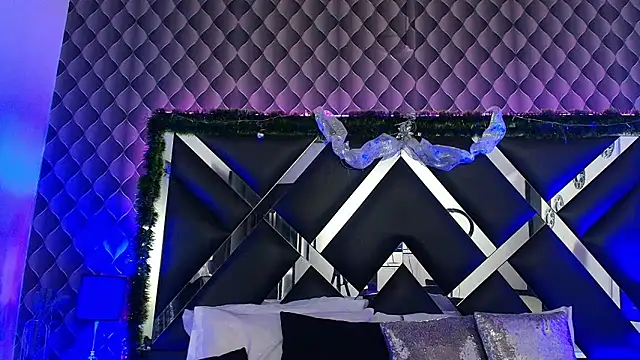 victoriaa lee  online show from December 18, 2025, 7:09 pm