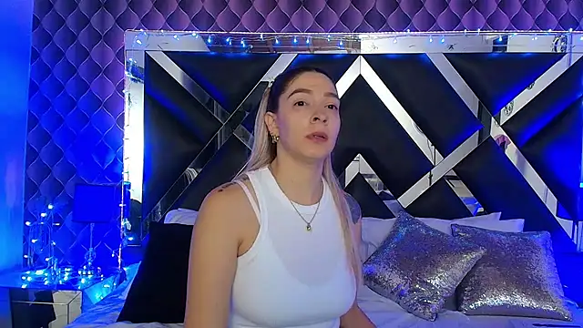 victoriaa lee  online show from January 5, 2026, 8:01 pm