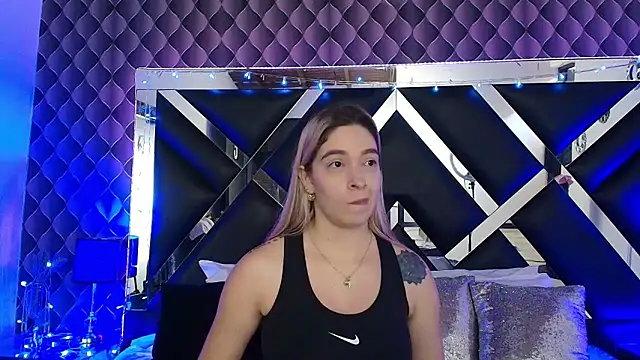 victoriaa lee  online show from January 17, 2026, 8:12 pm