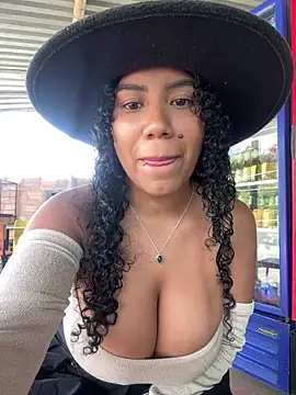 Snapshot of serena_willow chatting on November 18, 2025, 7:51 pm serena willow online show from November 18, 2025, 7:51 pm