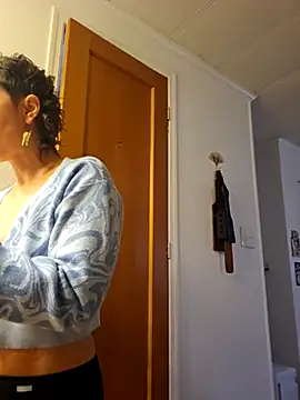 mossy kiss online show from March 13, 2025, 2:23 pm