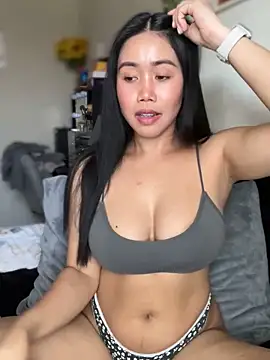 Snapshot of JazzieXo chatting on February 17, 2025, 10:25 pm JazzieXo online show from February 17, 2025, 10:25 pm