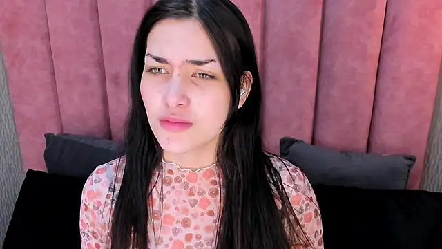 Alexa Thaylor  online show from November 11, 2025, 2:50 pm