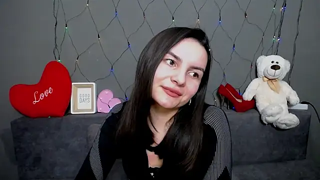 JasmineAsha online show from February 3, 2026, 9:20 pm