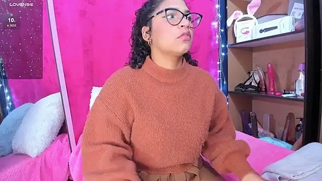 Snapshot of iriss_25 chatting on February 9, 2025, 3:43 am iriss 25 online show from February 9, 2025, 3:43 am