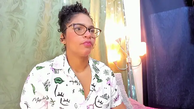 Snapshot of iriss_25 chatting on February 19, 2025, 11:49 am iriss 25 online show from February 19, 2025, 11:49 am