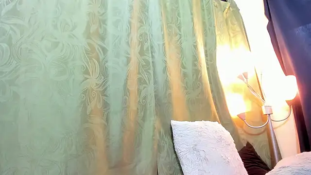 Snapshot of iriss_25 chatting on February 20, 2025, 11:31 am iriss 25 online show from February 20, 2025, 11:31 am