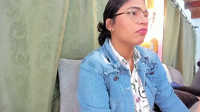 Snapshot of iriss_25 chatting on March 7, 2025, 12:01 pm iriss 25 online show from March 7, 2025, 12:01 pm