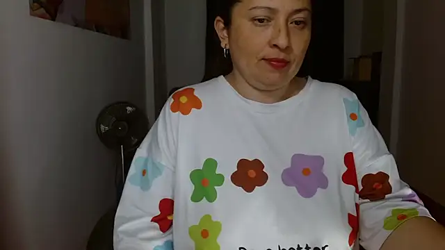 Snapshot of Victoriaevans1 chatting on February 28, 2026, 2:12 am Victoriaevans1 online show from February 28, 2026, 2:12 am