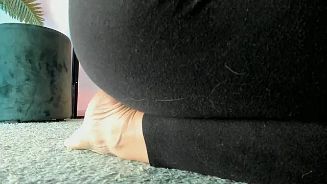 Snapshot of RebeccaMartinez chatting on December 15, 2024, 12:06 pm RebeccaMartinez online show from December 15, 2024, 12:06 pm