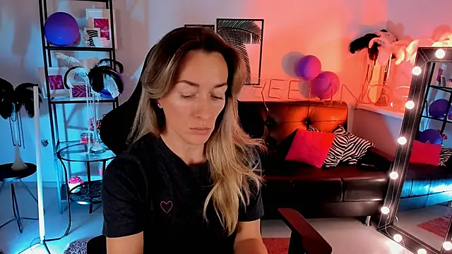 Snapshot of RebeccaMartinez chatting on December 23, 2024, 7:49 am RebeccaMartinez online show from December 23, 2024, 7:49 am