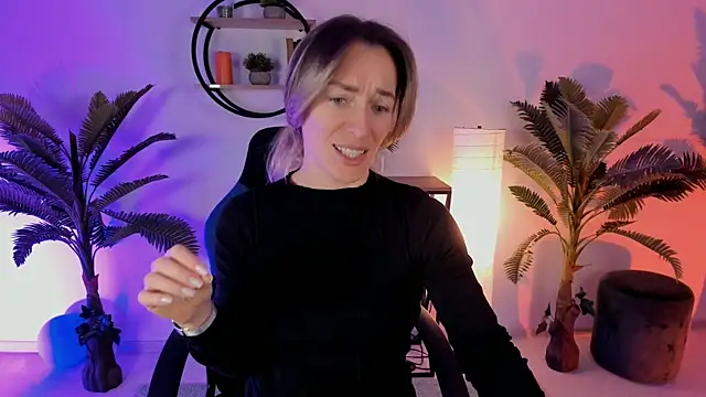 Snapshot of RebeccaMartinez chatting on January 13, 2025, 5:12 am RebeccaMartinez online show from January 13, 2025, 5:12 am