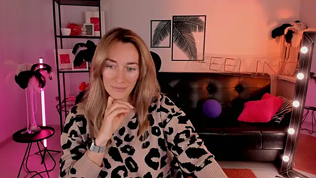 Snapshot of RebeccaMartinez chatting on January 23, 2025, 8:36 am RebeccaMartinez online show from January 23, 2025, 8:36 am