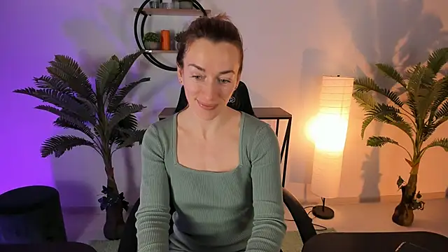 Snapshot of RebeccaMartinez chatting on February 14, 2025, 5:09 am RebeccaMartinez online show from February 14, 2025, 5:09 am