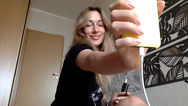 Snapshot of RebeccaMartinez chatting on March 6, 2025, 9:47 am RebeccaMartinez online show from March 6, 2025, 9:47 am