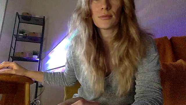 Snapshot of RebeccaMartinez chatting on March 12, 2025, 1:51 pm RebeccaMartinez online show from March 12, 2025, 1:51 pm