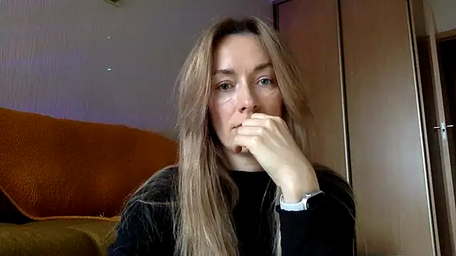 Snapshot of RebeccaMartinez chatting on March 16, 2025, 8:10 am RebeccaMartinez online show from March 16, 2025, 8:10 am