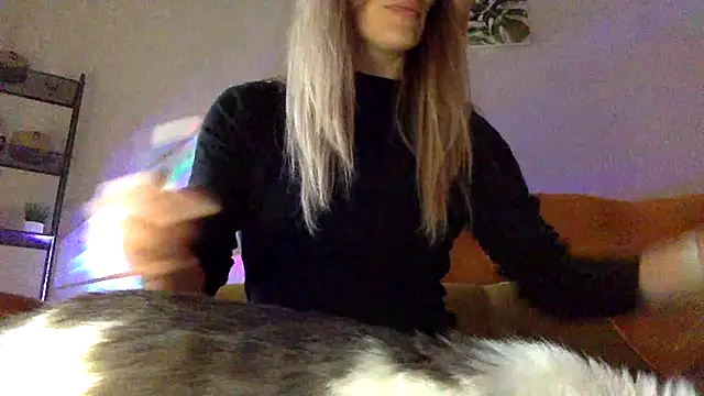 Snapshot of RebeccaMartinez chatting on March 16, 2025, 12:44 pm RebeccaMartinez online show from March 16, 2025, 12:44 pm