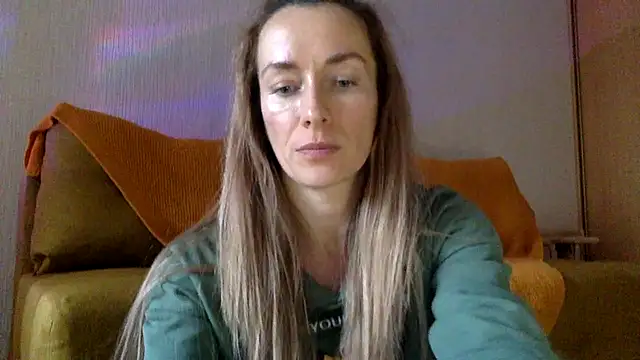 Snapshot of RebeccaMartinez chatting on March 17, 2025, 1:18 pm RebeccaMartinez online show from March 17, 2025, 1:18 pm