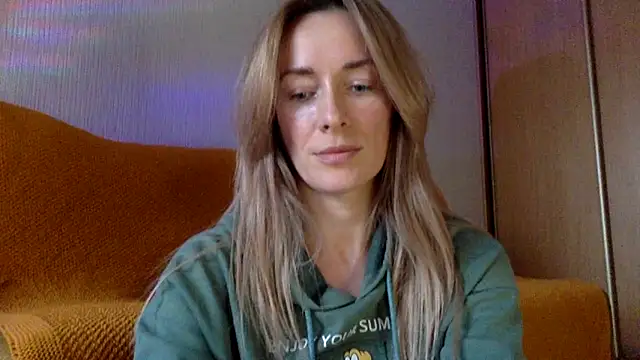 Snapshot of RebeccaMartinez chatting on March 18, 2025, 2:04 pm RebeccaMartinez online show from March 18, 2025, 2:04 pm