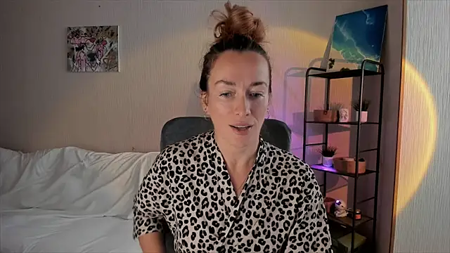 Snapshot of RebeccaMartinez chatting on September 28, 2025, 6:30 am RebeccaMartinez online show from September 28, 2025, 6:30 am