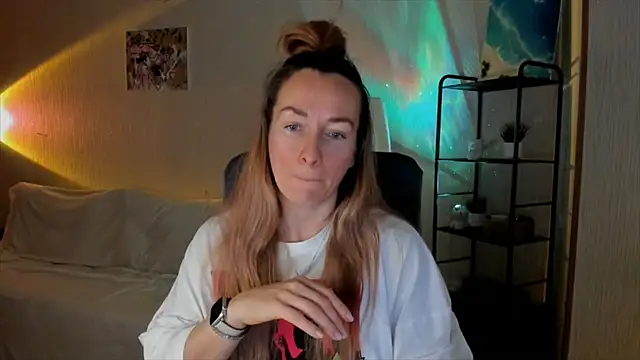 RebeccaMartinez online show from December 19, 2025, 10:11 am