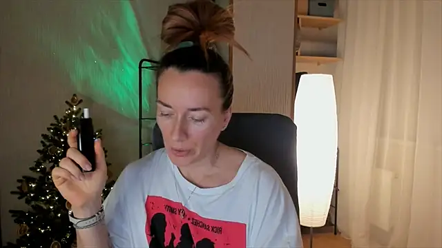 RebeccaMartinez online show from December 22, 2025, 12:35 pm