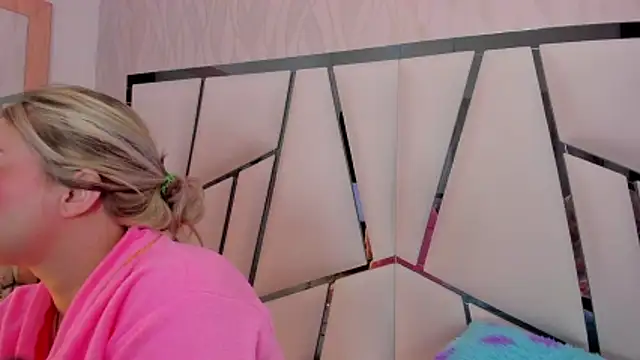 kimberly7  online show from April 20, 2026, 11:35 am