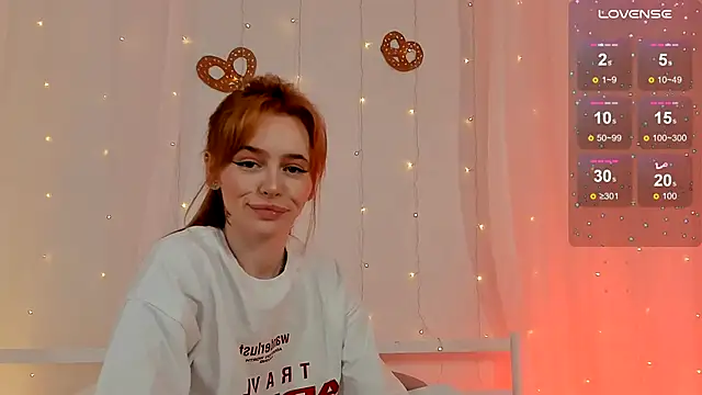 Snapshot of Phoenix_Margo chatting on September 22, 2025, 4:03 am Phoenix Margo online show from September 22, 2025, 4:03 am